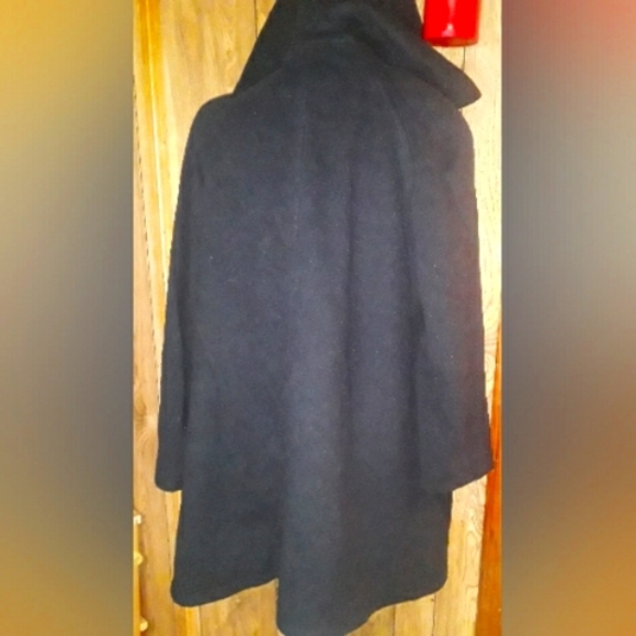 Womans Size 10 Elegant Black Coat 》 - Picture 5 of 6